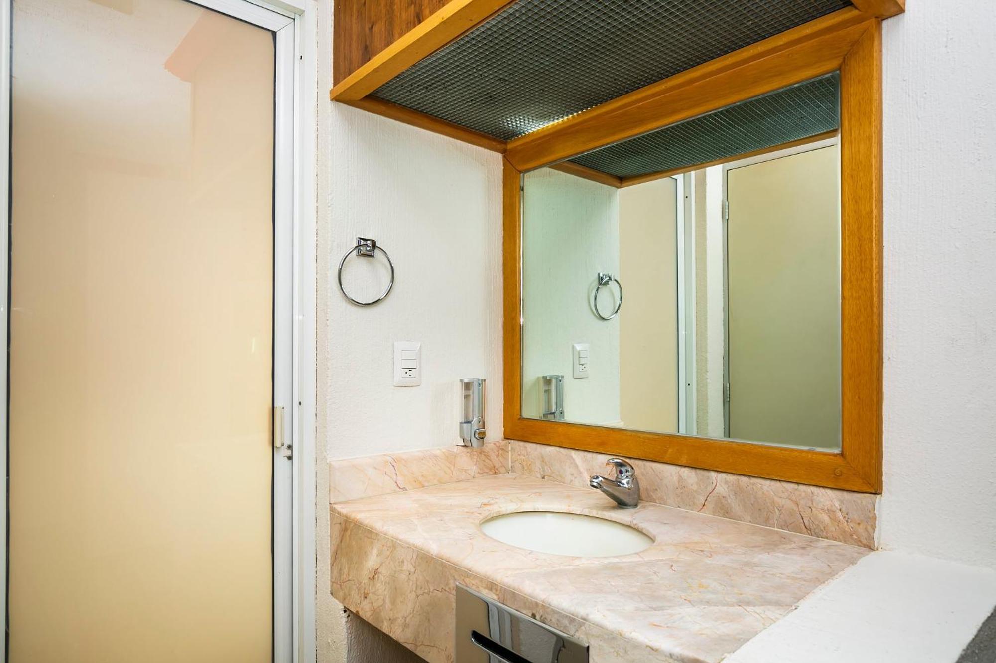Capital O Hotel Casa Blanca, Μορέλια Εξωτερικό φωτογραφία